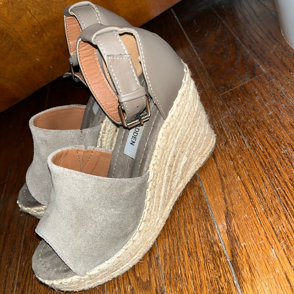 Steve Madden size 6 wedges